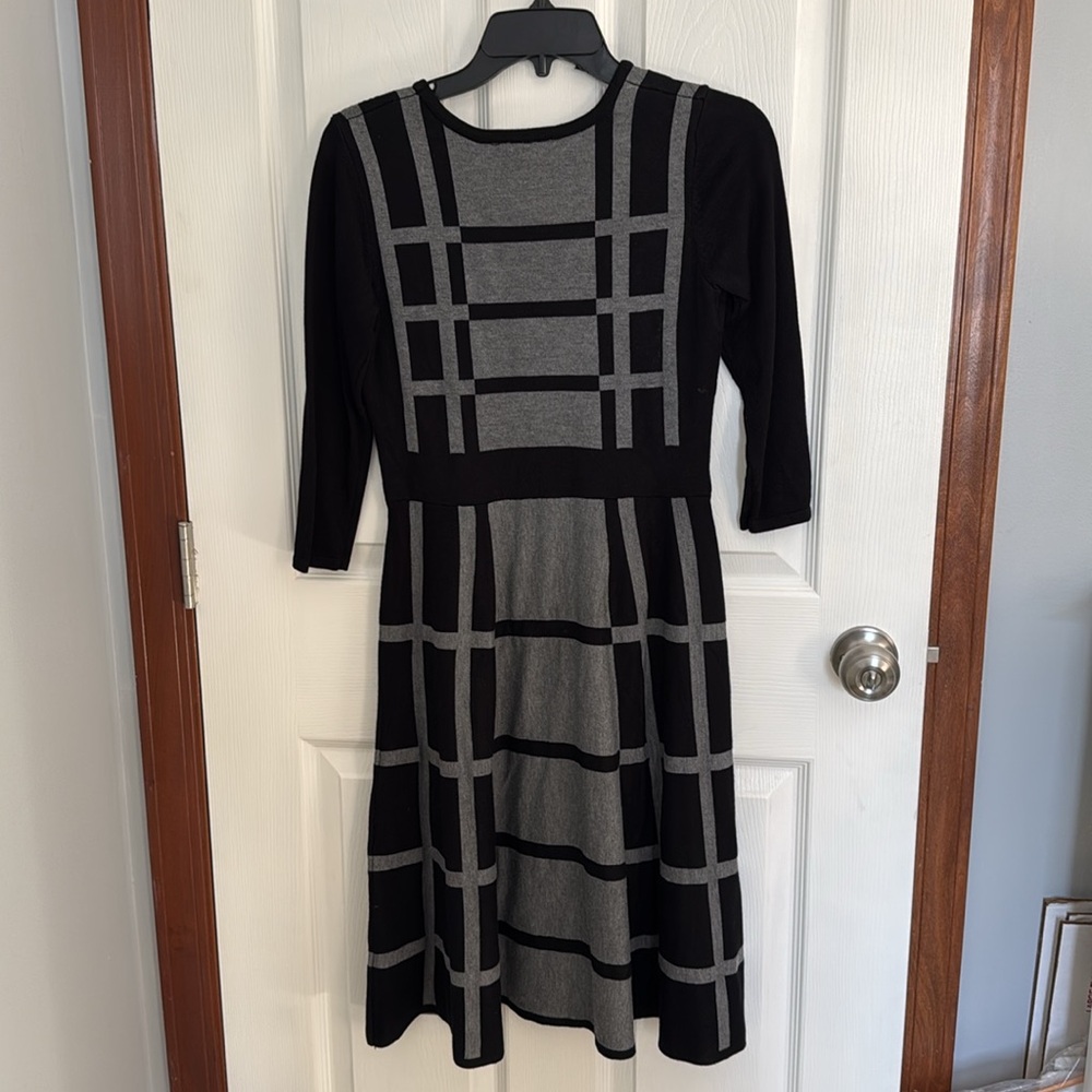 Liz Claiborne Black and Grey Sweater Dress - Size Small - Picture 4 of 4